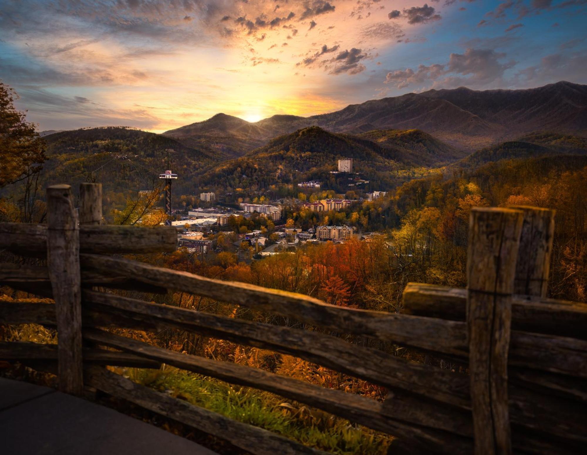 Smoky Bear Lodge With Guest House, Hot Tub, 1089 Free Tickets Each Paid Day, Dollywood And More Севьервилл Экстерьер фото