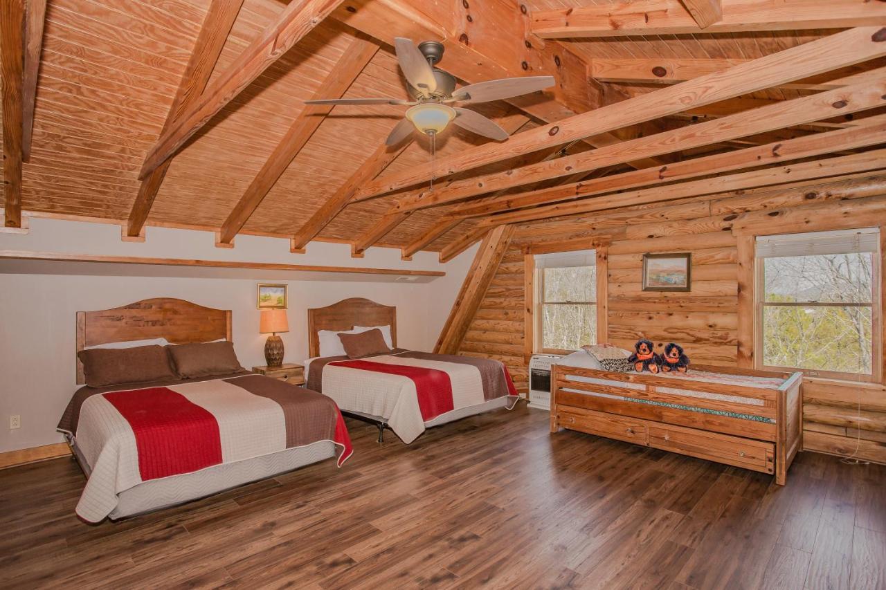 Smoky Bear Lodge With Guest House, Hot Tub, 1089 Free Tickets Each Paid Day, Dollywood And More Севьервилл Экстерьер фото